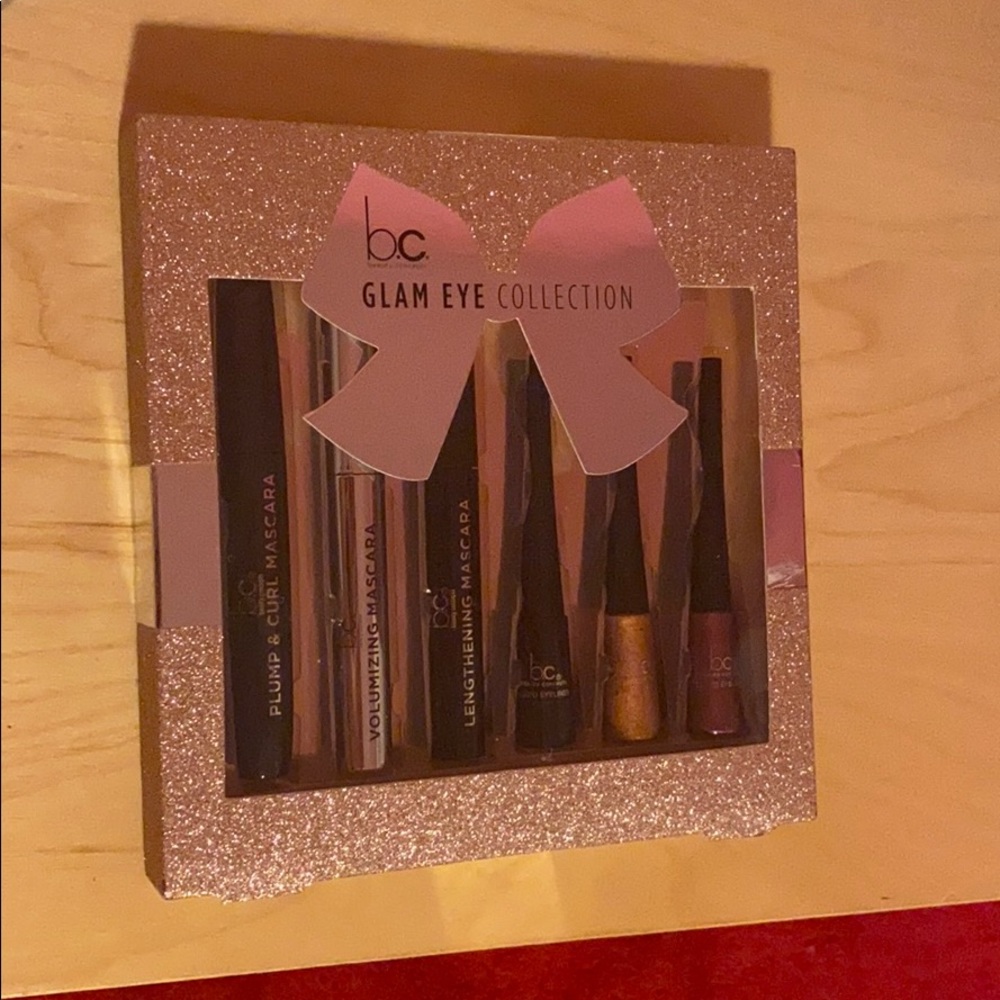 NWT Makeup Set with 3 Mascaras and 3 Liquid Liners
